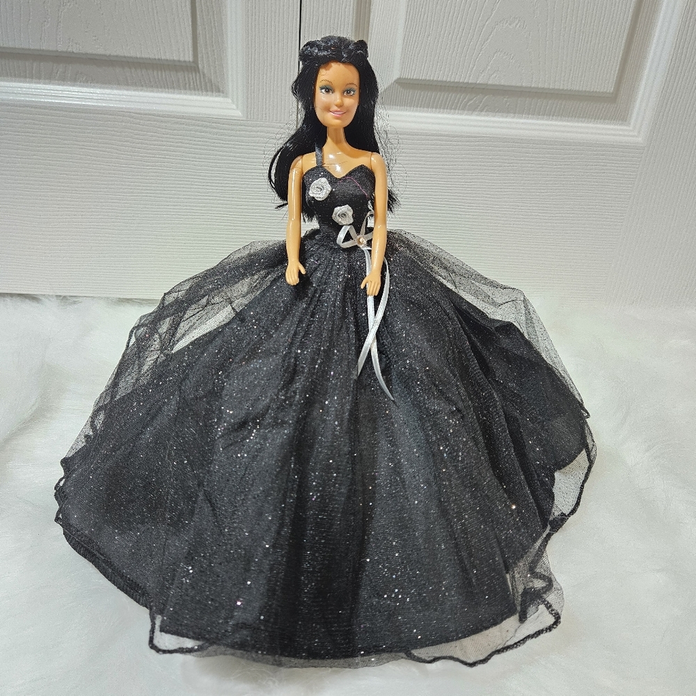 Totsy 1992 Barbie Whit Elegant Black Gown